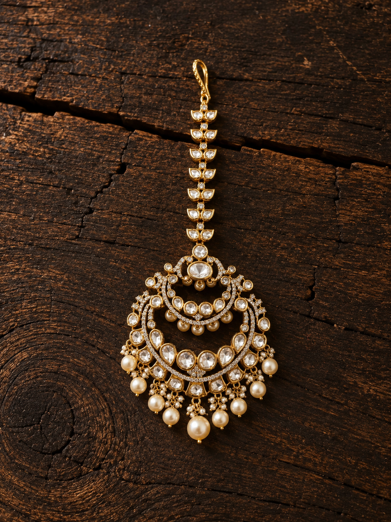 Kundan Maang Tikka