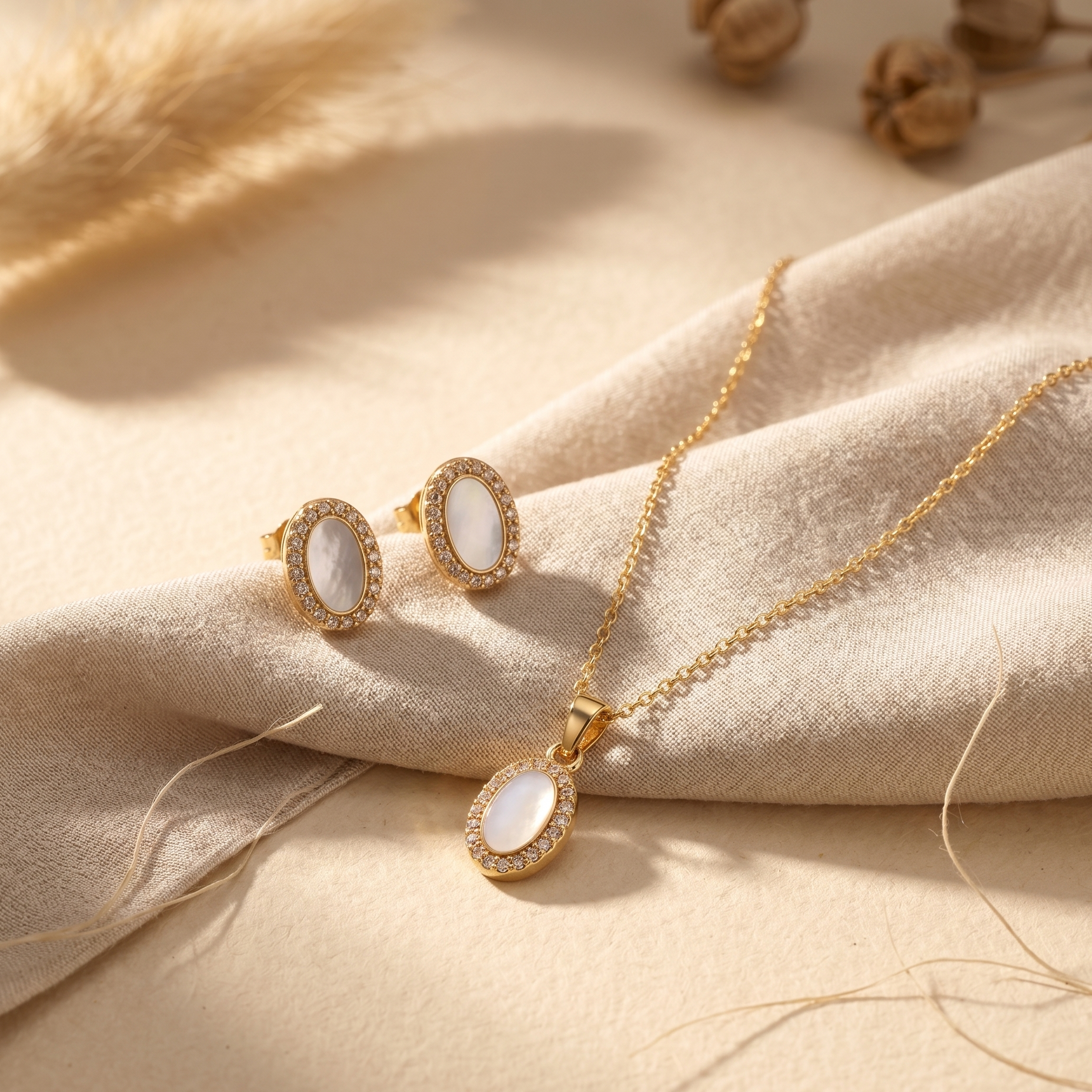 Gilded Pearlescent Oval Halo Set