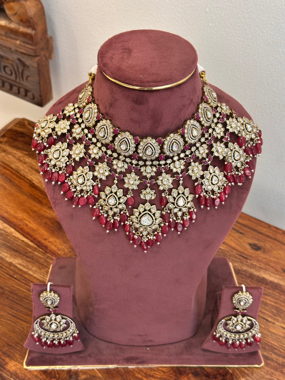 Rajshree Kundan-Inspired Bridal Jewellery Set real view 3