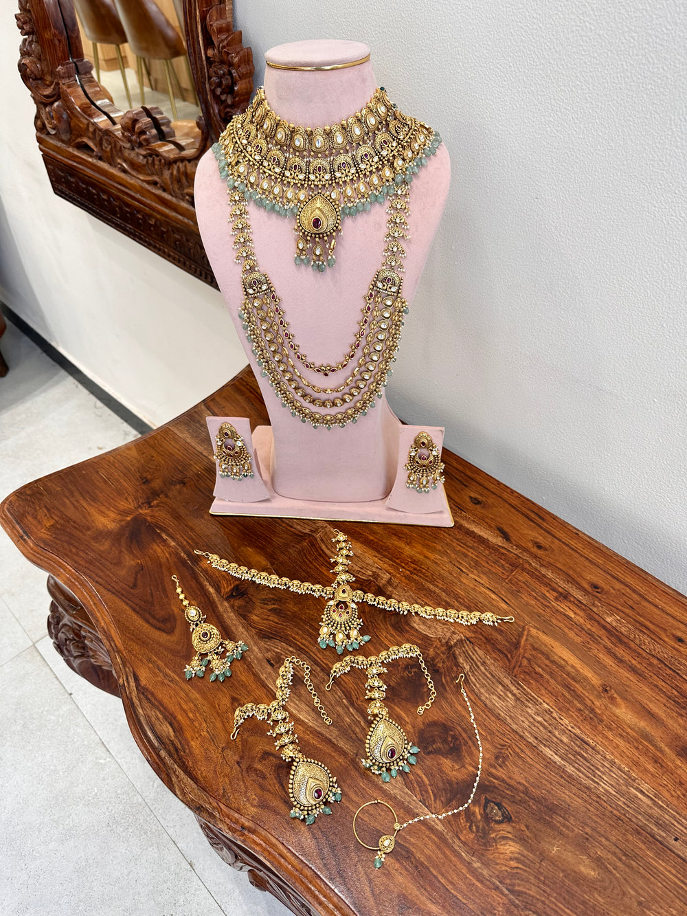 Mrinalini Kundan-Inspired Bridal Jewellery Set real view 1