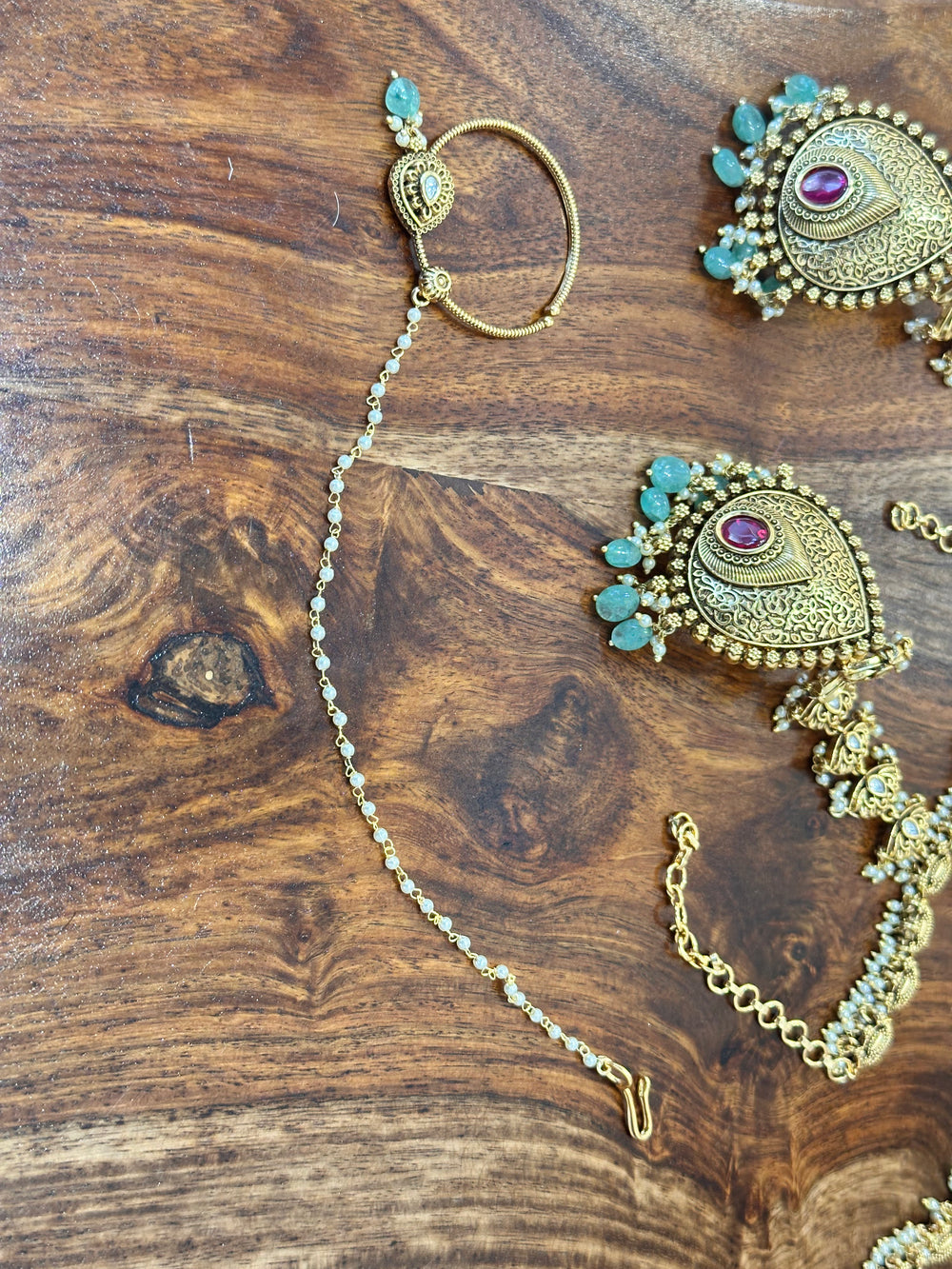 Mrinalini Kundan-Inspired Bridal Jewellery Set real view 3