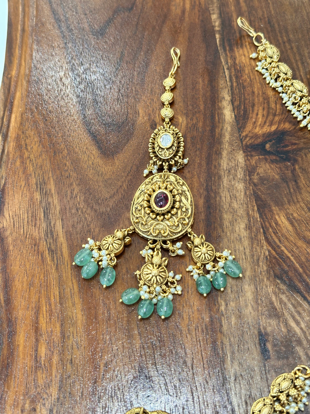 Mrinalini Kundan-Inspired Bridal Jewellery Set real view 4