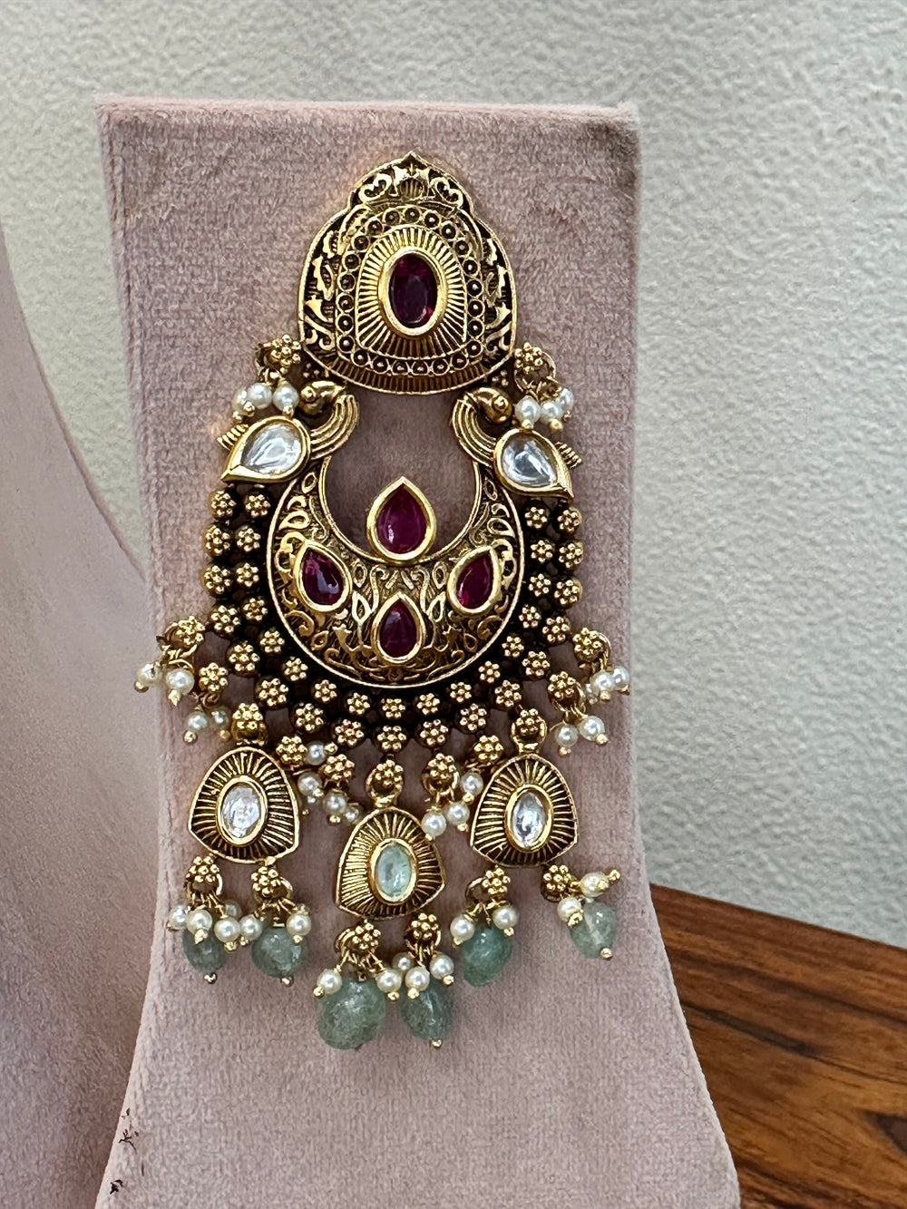 Mrinalini Kundan-Inspired Bridal Jewellery Set real view 5