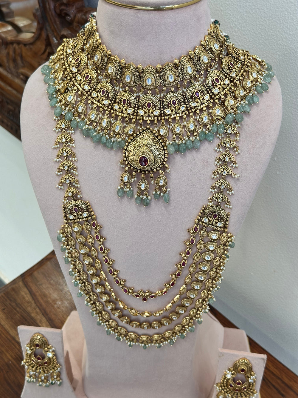 Mrinalini Kundan-Inspired Bridal Jewellery Set real view 6