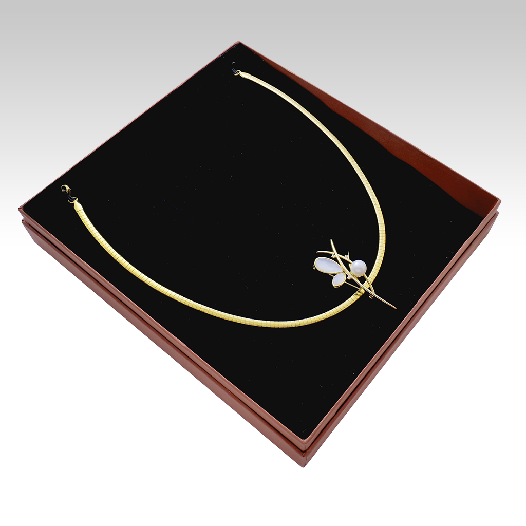Modern Gold Leaf Pearl Pendant Necklace