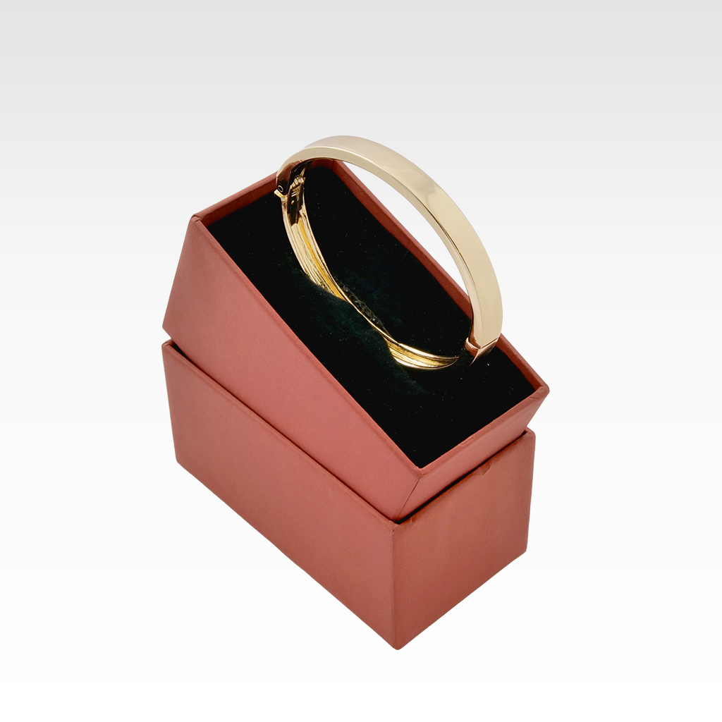 The Minimalist Aura Gold Kada Bangle