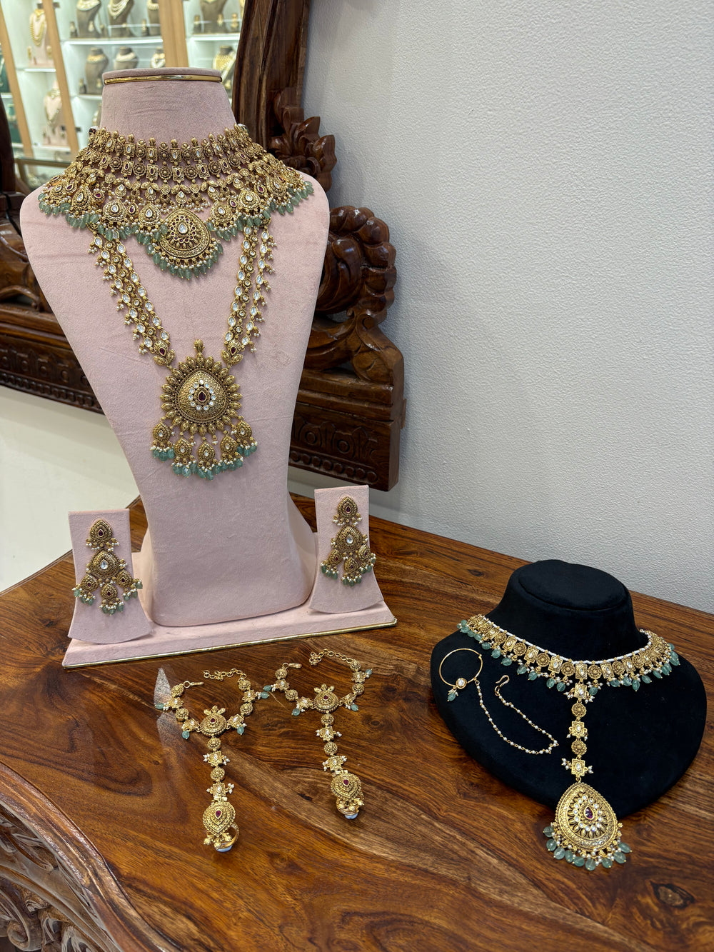 Riva Royal Bridal Jewellery Set real view 8