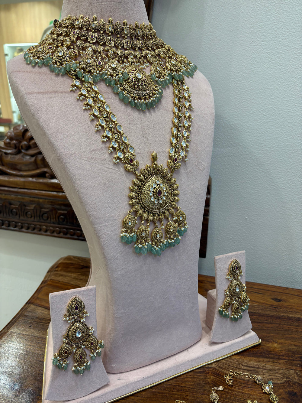 Riva Royal Bridal Jewellery Set real view 5