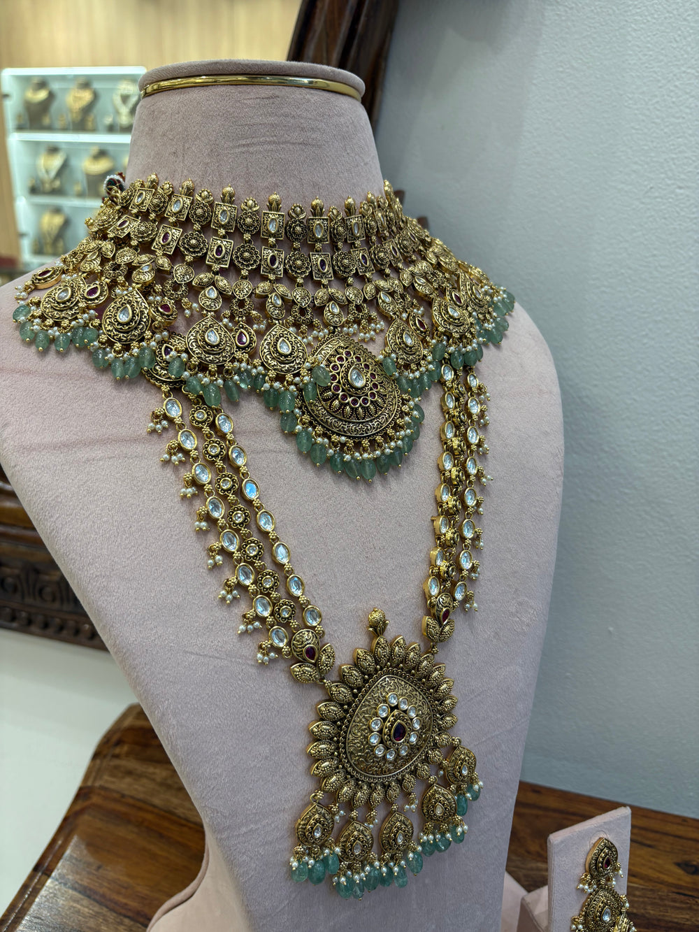 Riva Royal Bridal Jewellery Set real view 7