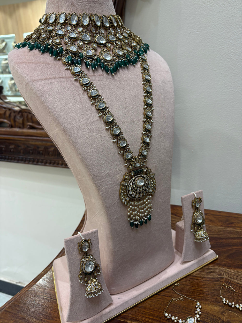 Meher Kundan-Inspired Bridal Jewellery Set real view 6